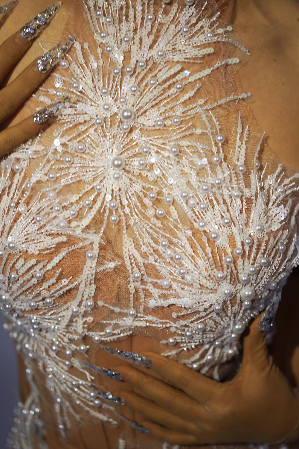 Короткое платье с блестящими с – обзор и цена Woman Formal Wear